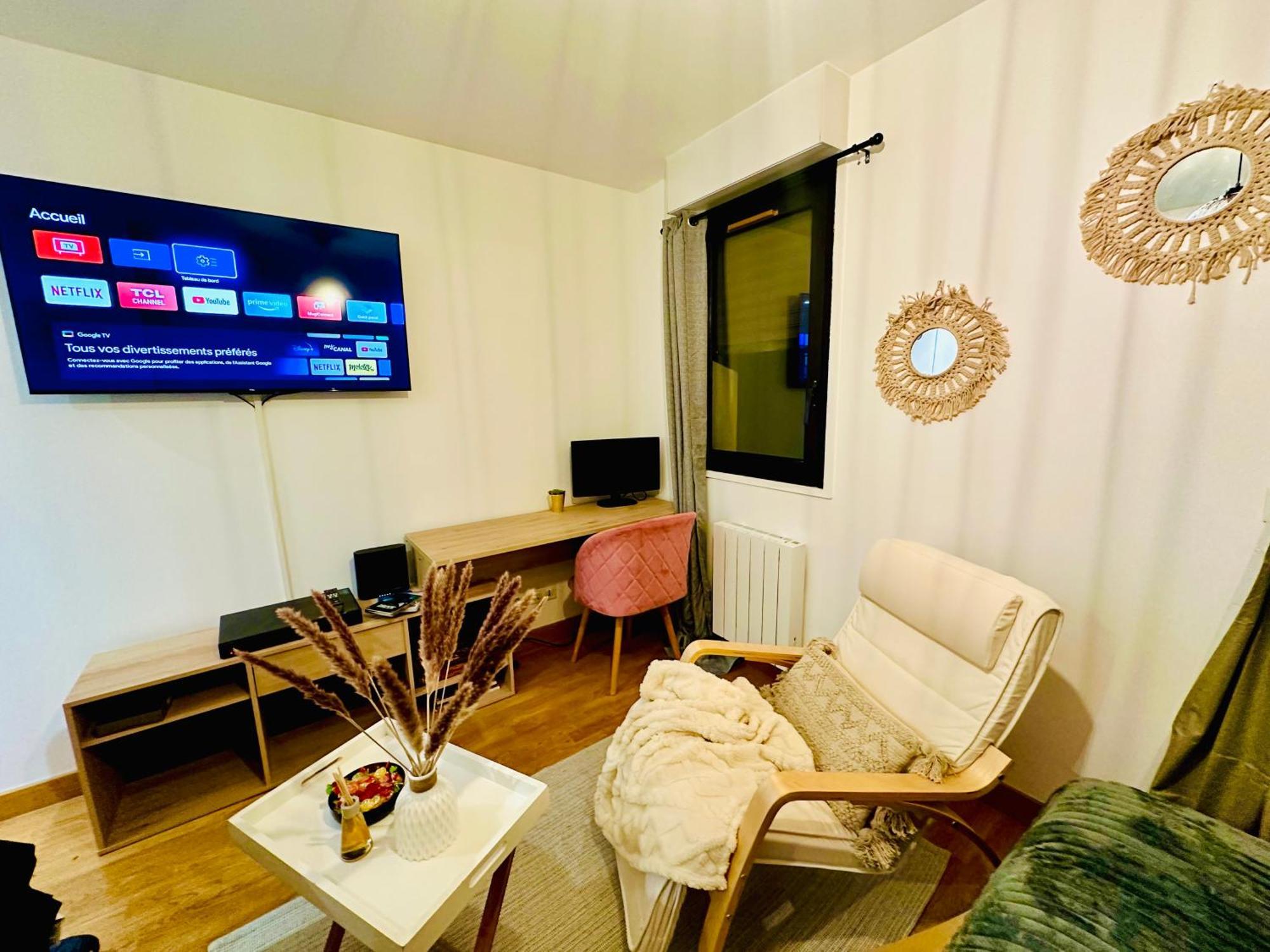 Appartement Elegant A Conflant 콩프란스상테호노린느 외부 사진