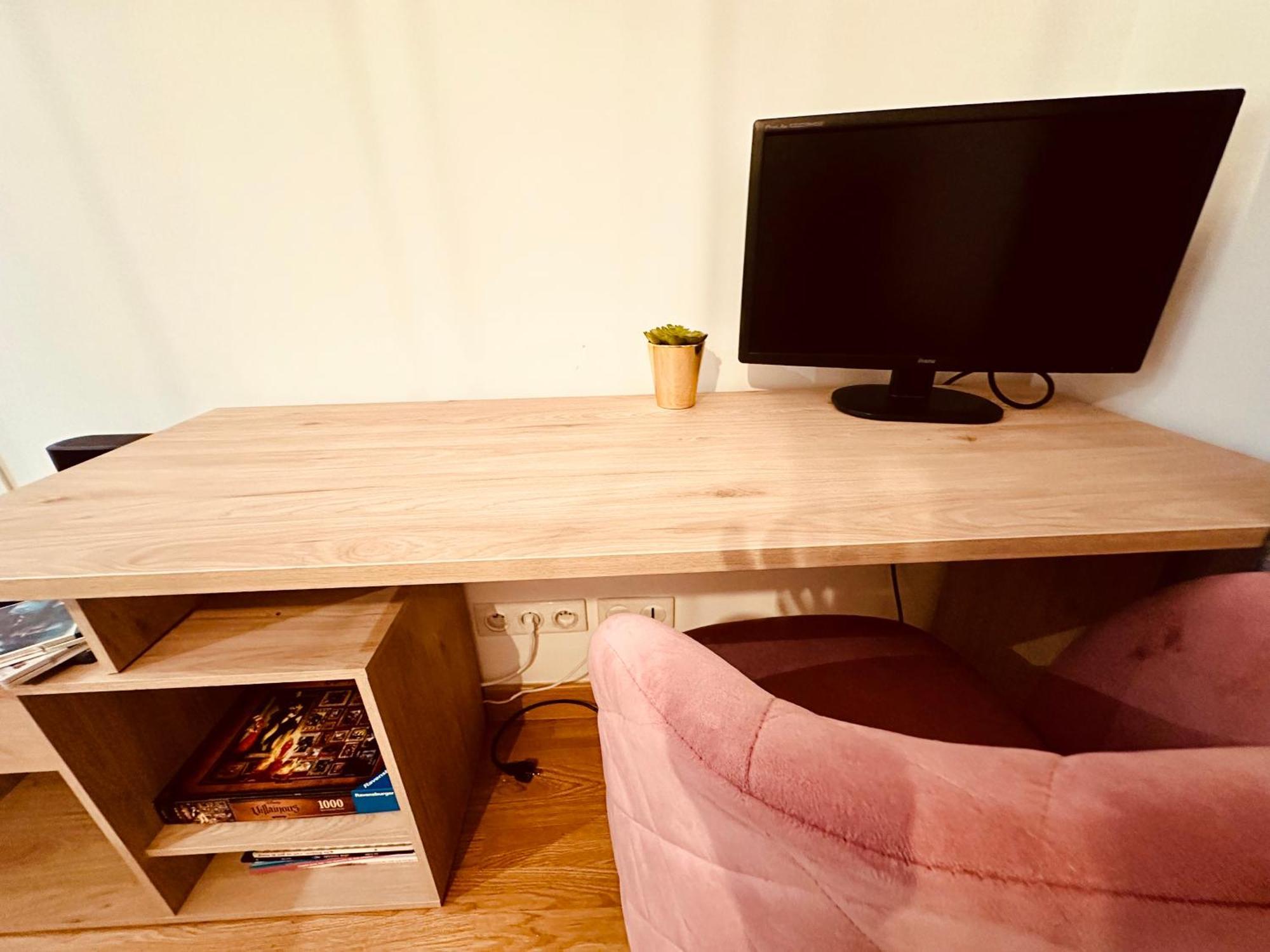 Appartement Elegant A Conflant 콩프란스상테호노린느 외부 사진