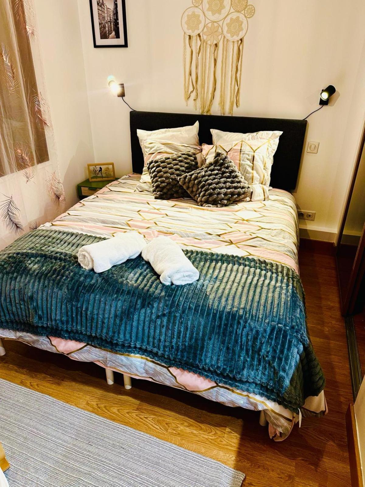 Appartement Elegant A Conflant 콩프란스상테호노린느 외부 사진