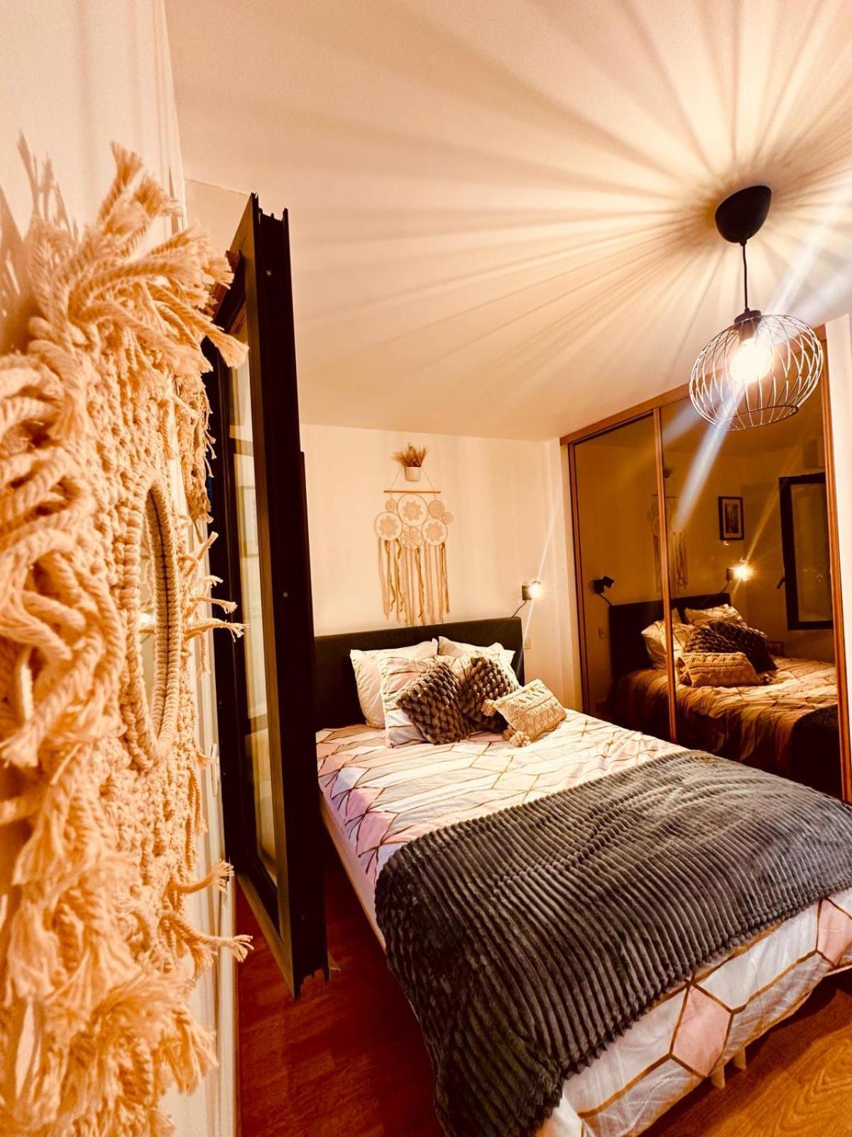 Appartement Elegant A Conflant 콩프란스상테호노린느 외부 사진
