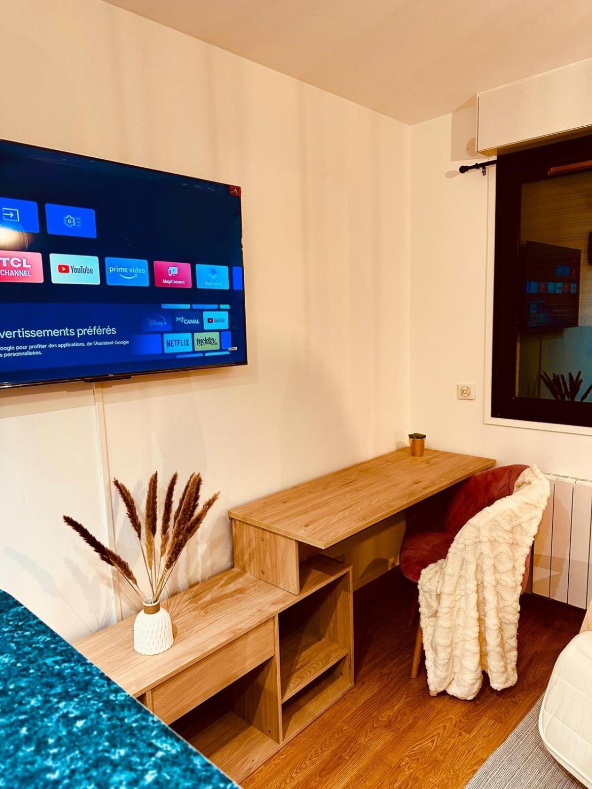 Appartement Elegant A Conflant 콩프란스상테호노린느 외부 사진