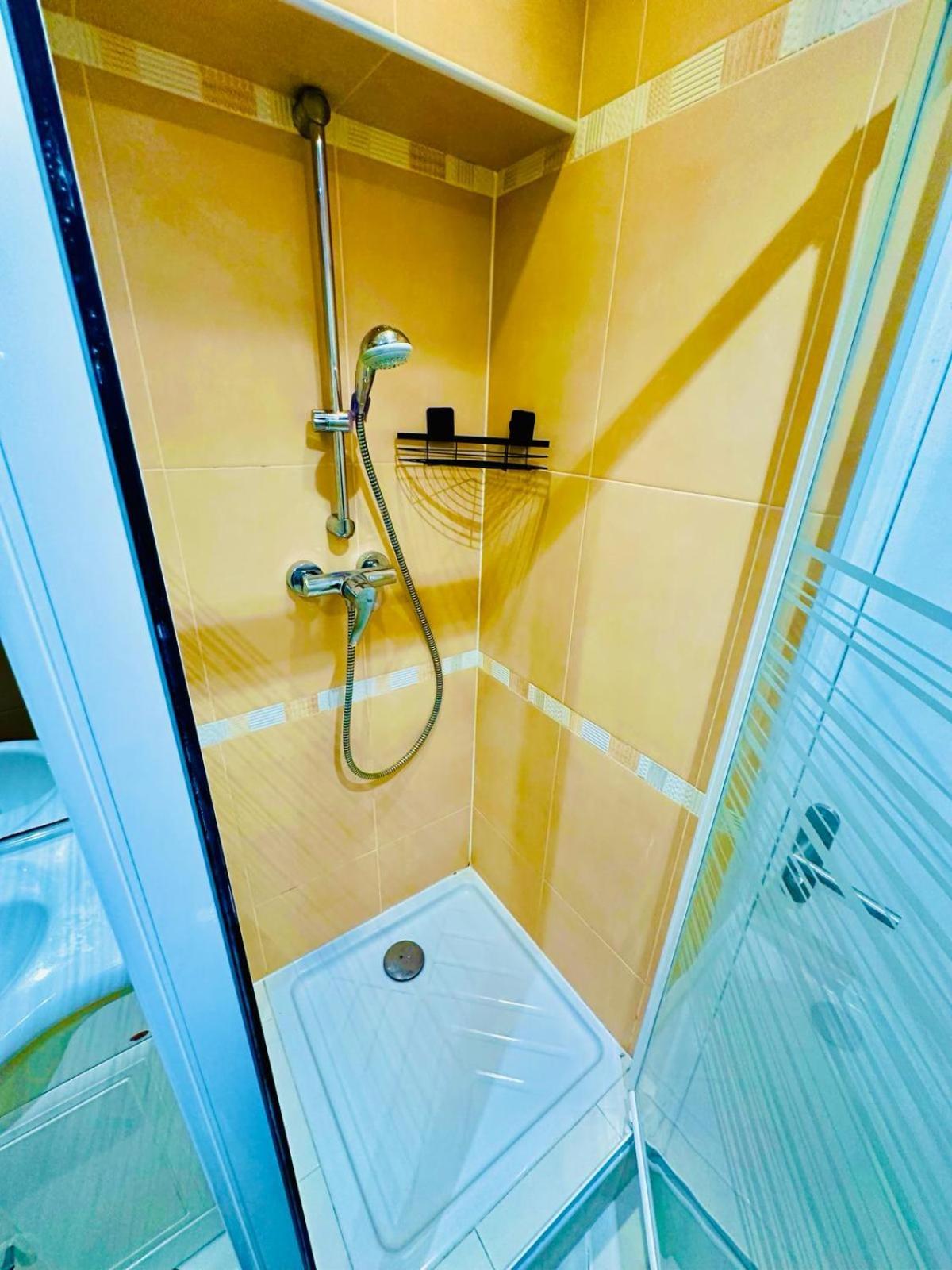Appartement Elegant A Conflant 콩프란스상테호노린느 외부 사진
