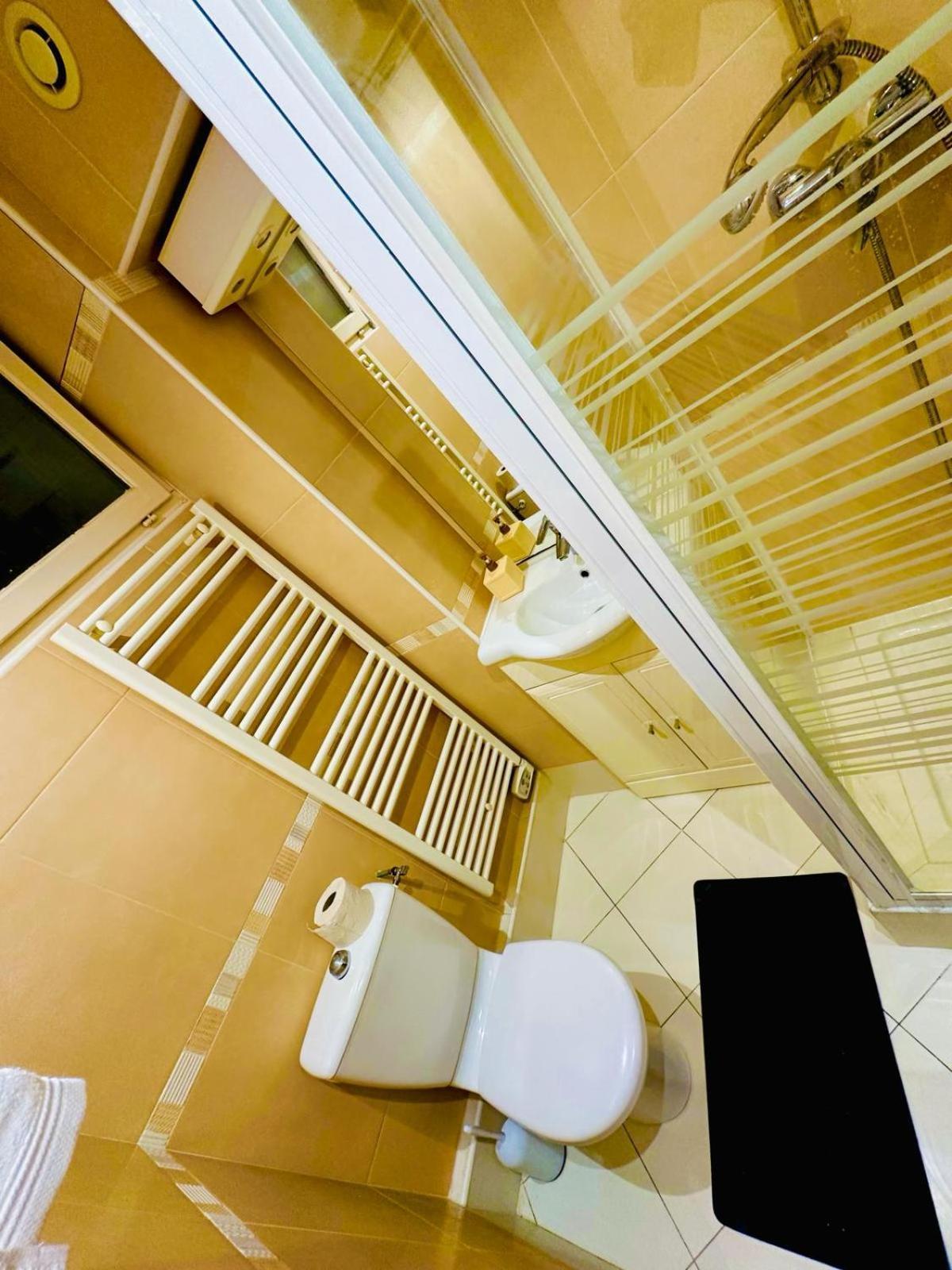 Appartement Elegant A Conflant 콩프란스상테호노린느 외부 사진
