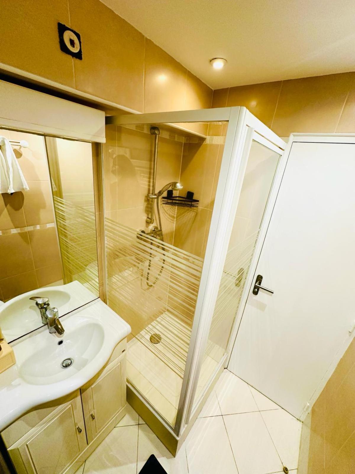 Appartement Elegant A Conflant 콩프란스상테호노린느 외부 사진